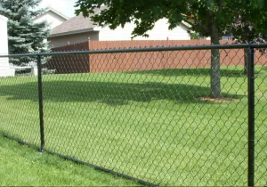 Забор из сетки рабицы: практичность, долговечность и доступность